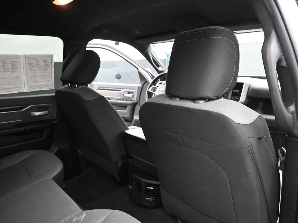 2022 Ram 3500 Big Horn Crew Cab 4x4 8' Box