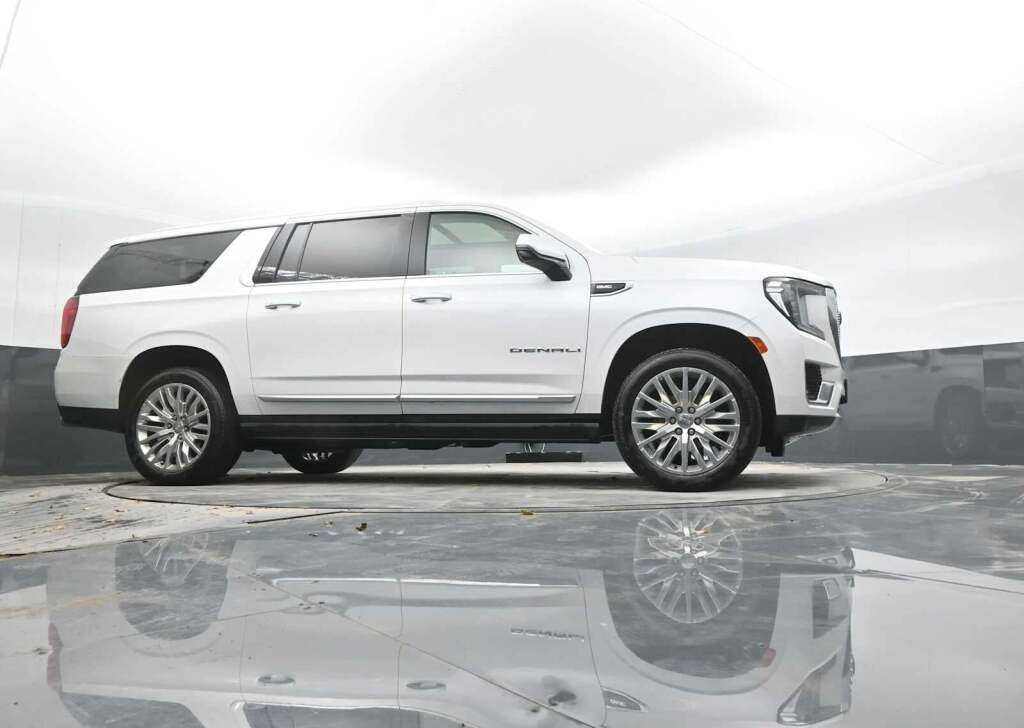 2021 GMC Yukon XL 4WD Denali