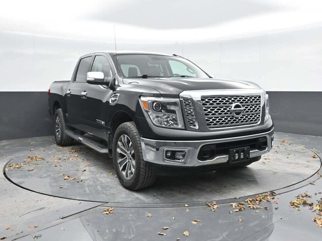 2017 Nissan TITAN SL