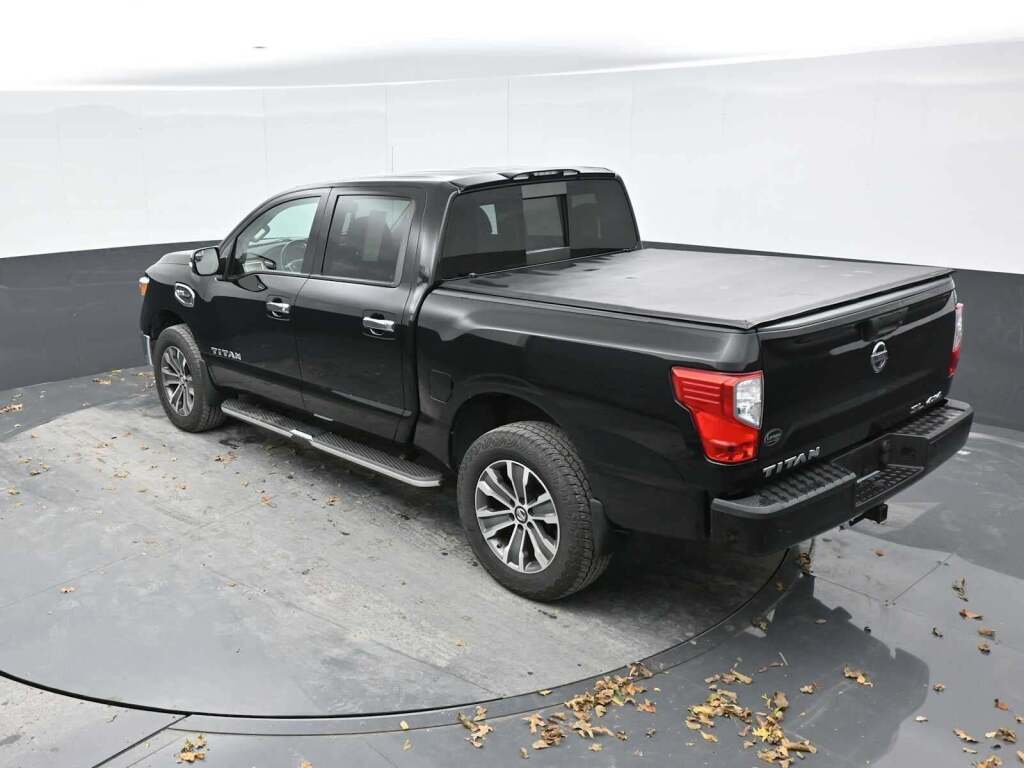2017 Nissan TITAN SL