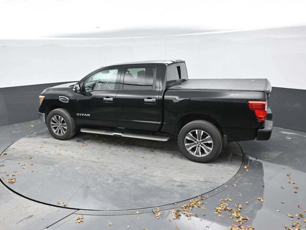 2017 Nissan TITAN SL