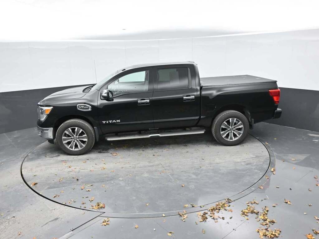 2017 Nissan TITAN SL