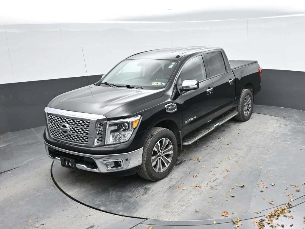 2017 Nissan TITAN SL