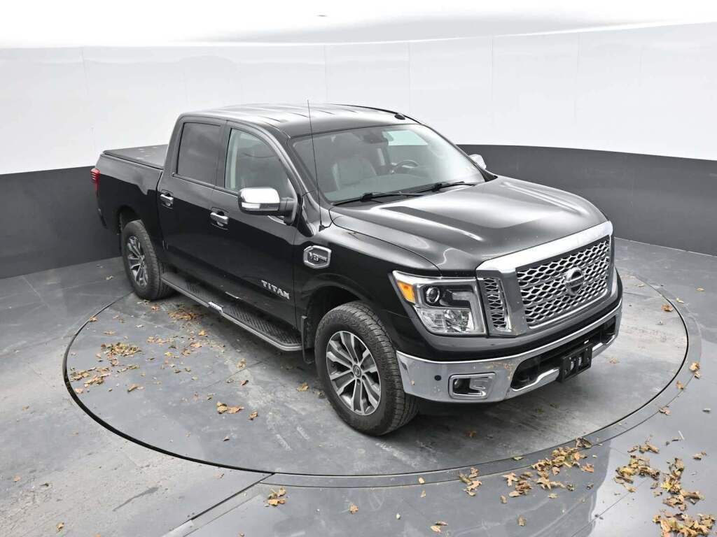 2017 Nissan TITAN SL
