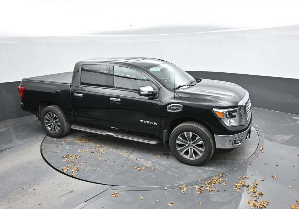 2017 Nissan TITAN SL