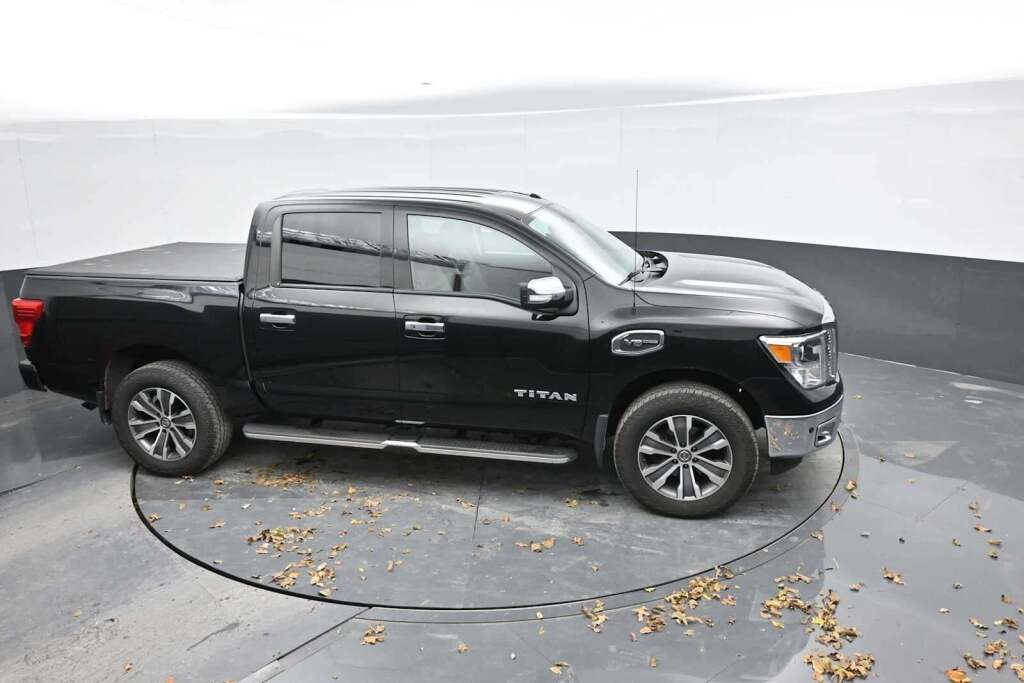 2017 Nissan TITAN SL