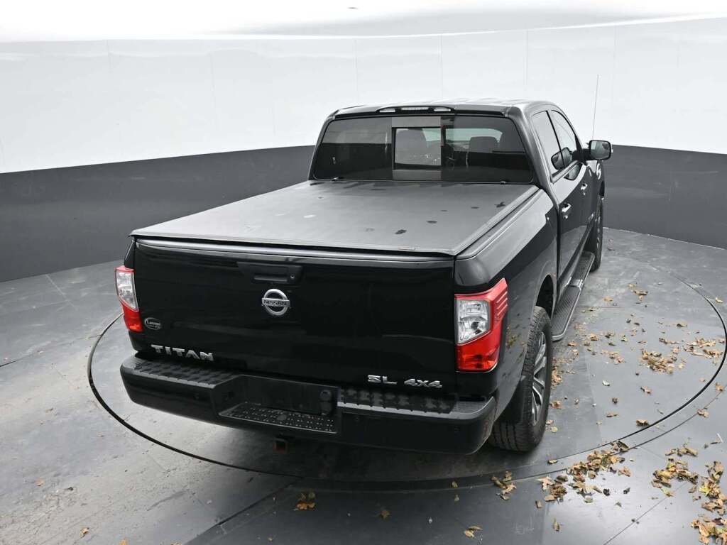 2017 Nissan TITAN SL