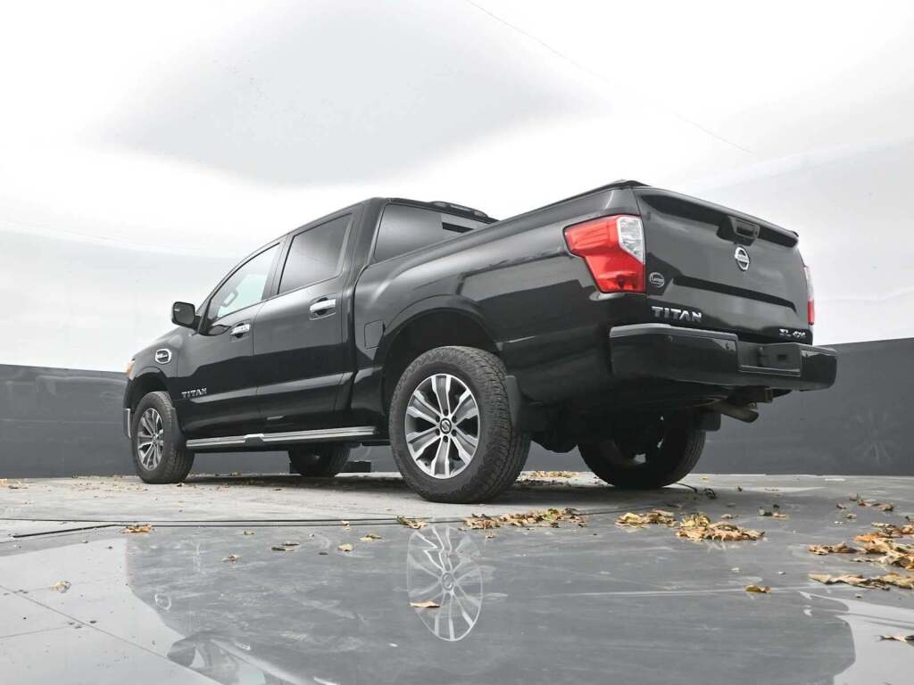 2017 Nissan TITAN SL