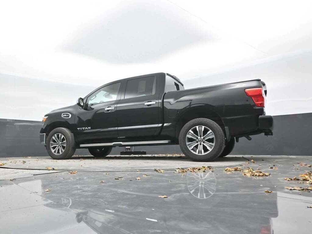 2017 Nissan TITAN SL