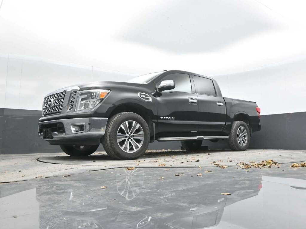 2017 Nissan TITAN SL