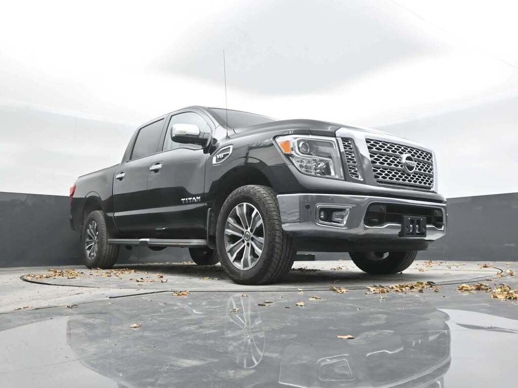 2017 Nissan TITAN SL