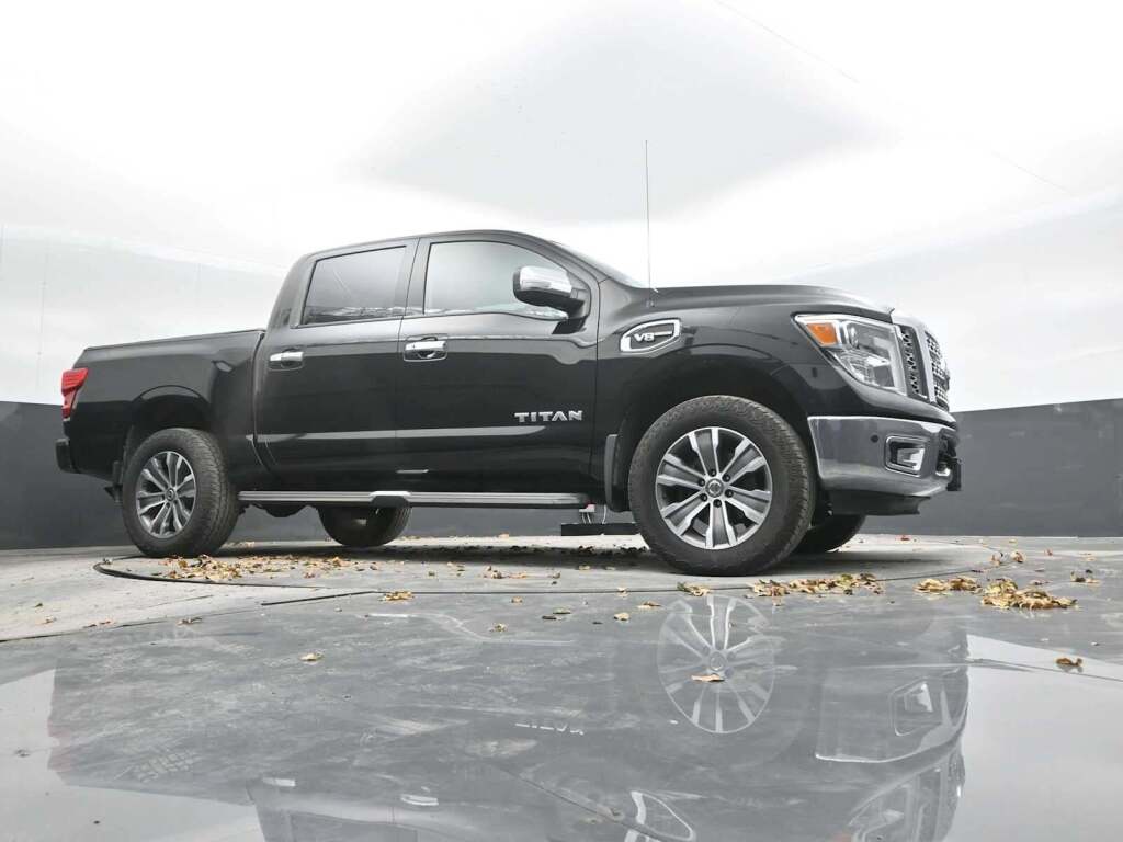 2017 Nissan TITAN SL