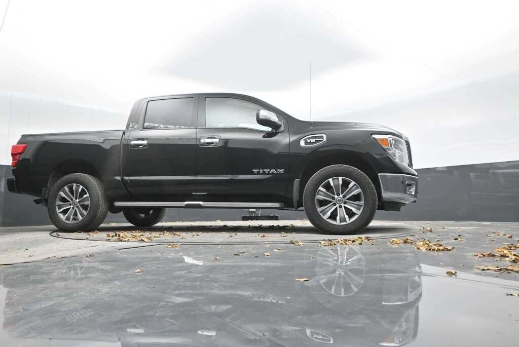 2017 Nissan TITAN SL