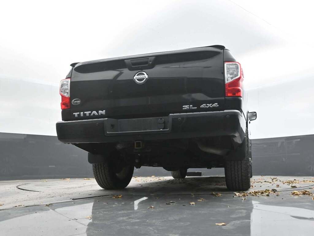 2017 Nissan TITAN SL