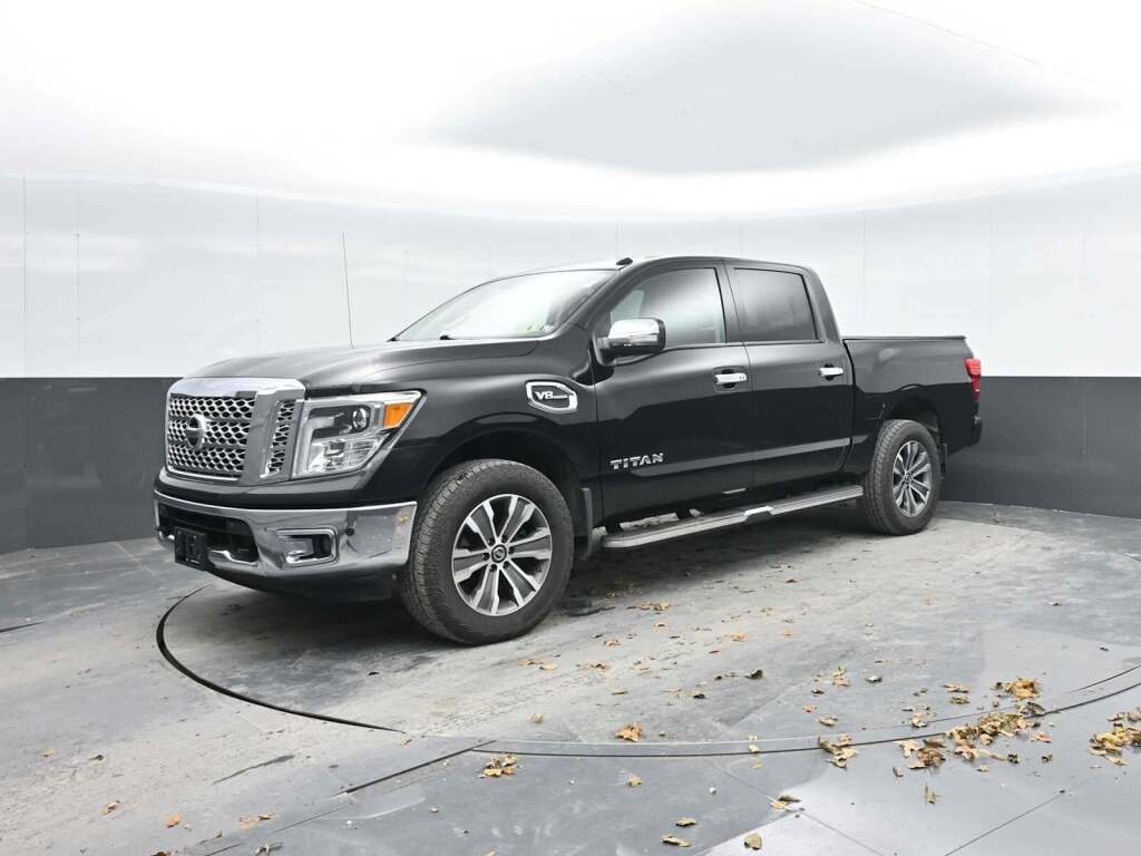 2017 Nissan TITAN SL