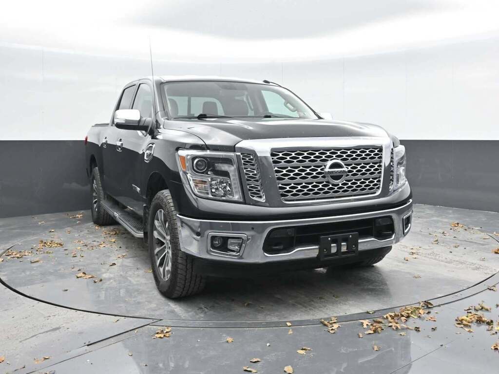 2017 Nissan TITAN SL