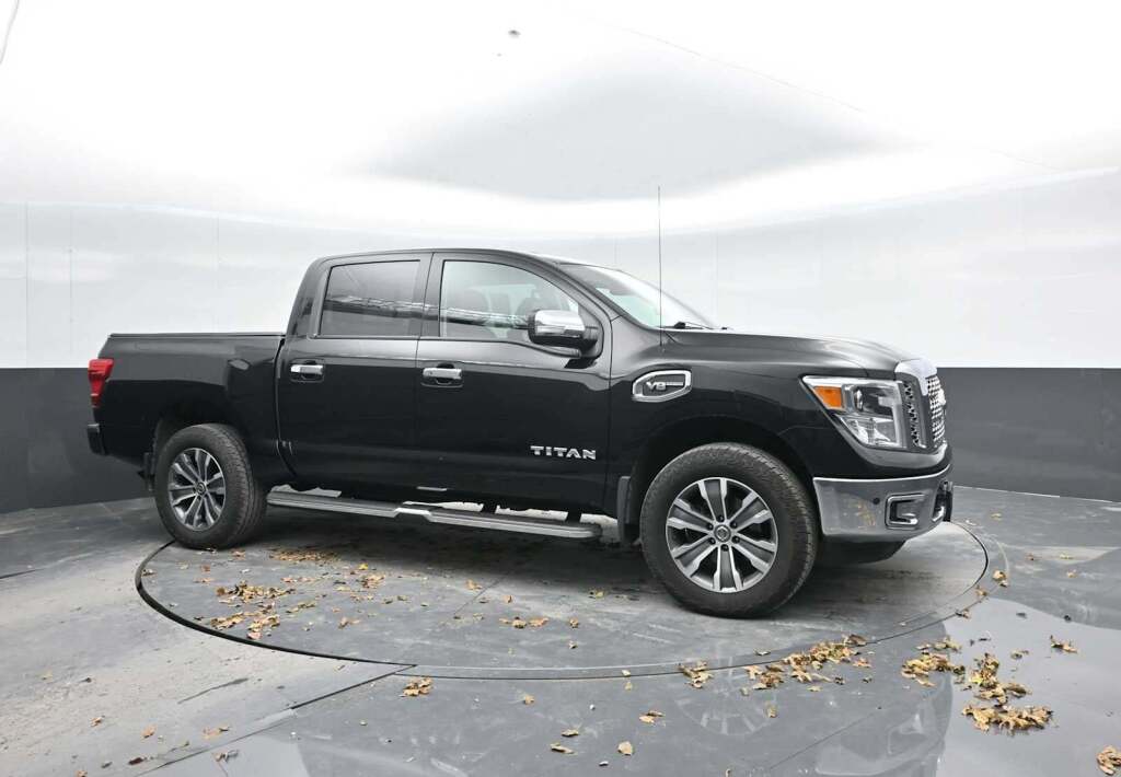 2017 Nissan TITAN SL