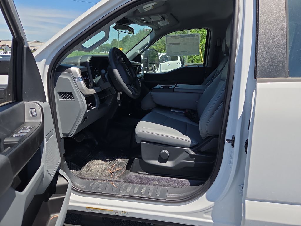 2024 Ford F-450 Chassis XL