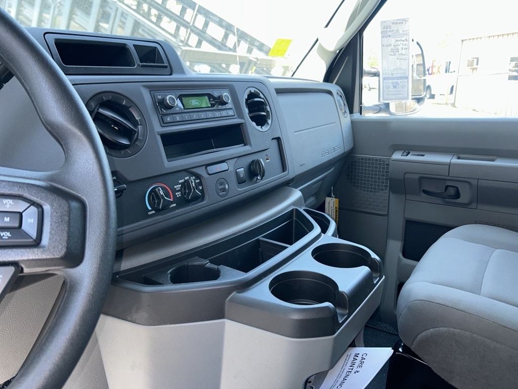 2024 Ford E-450 Cutaway 