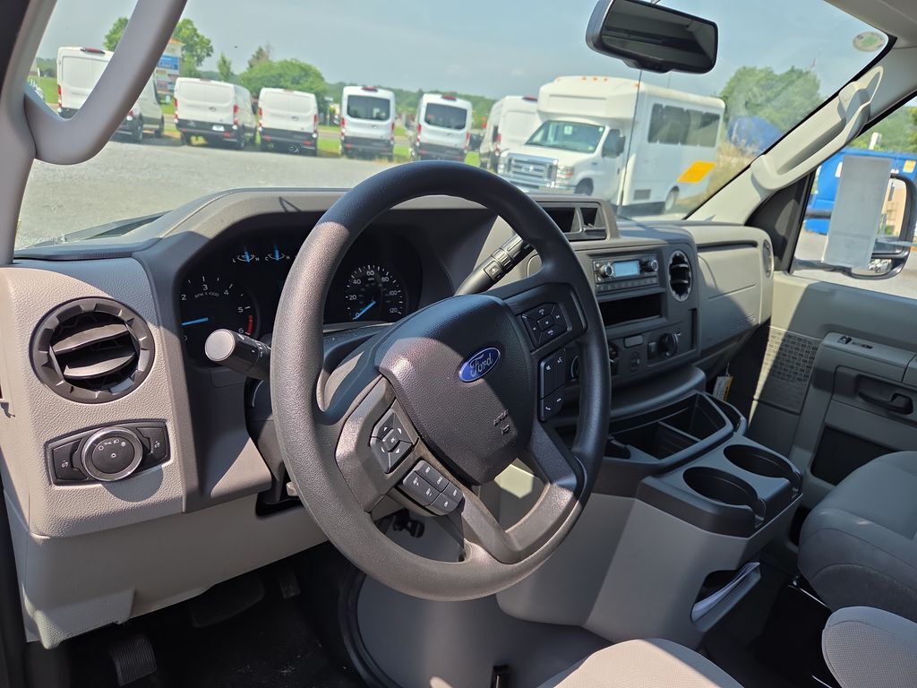 2024 Ford E-450 Cutaway 