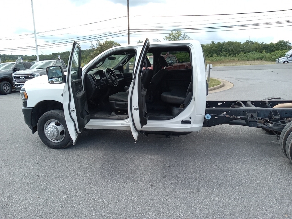 2022 Ram 3500 Chassis Tradesman/SLT/Laramie/Limited
