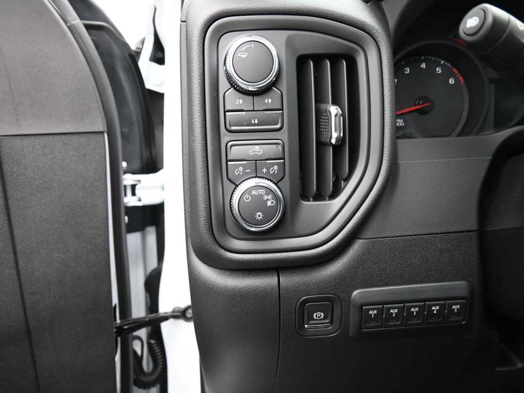 2025 GMC Sierra 2500HD Pro