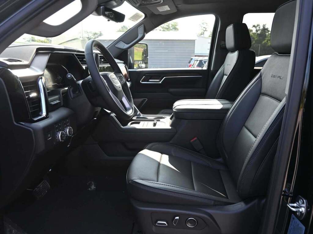 2025 GMC Sierra 2500HD Denali