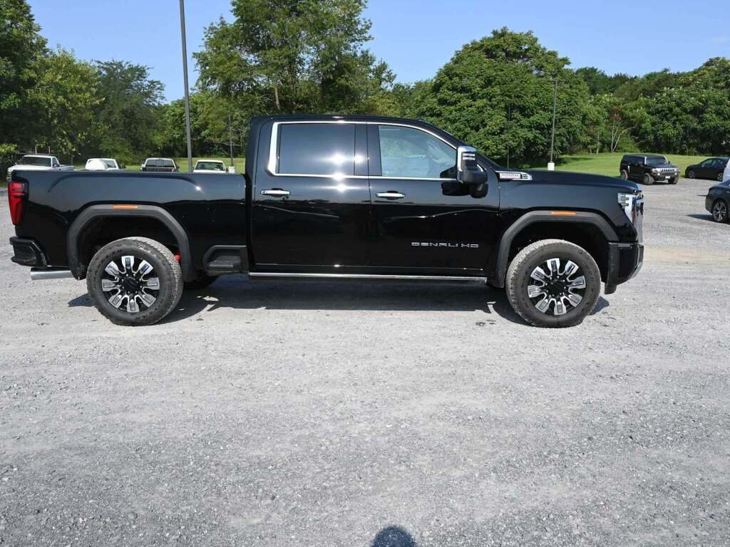 2025 GMC Sierra 2500HD Denali