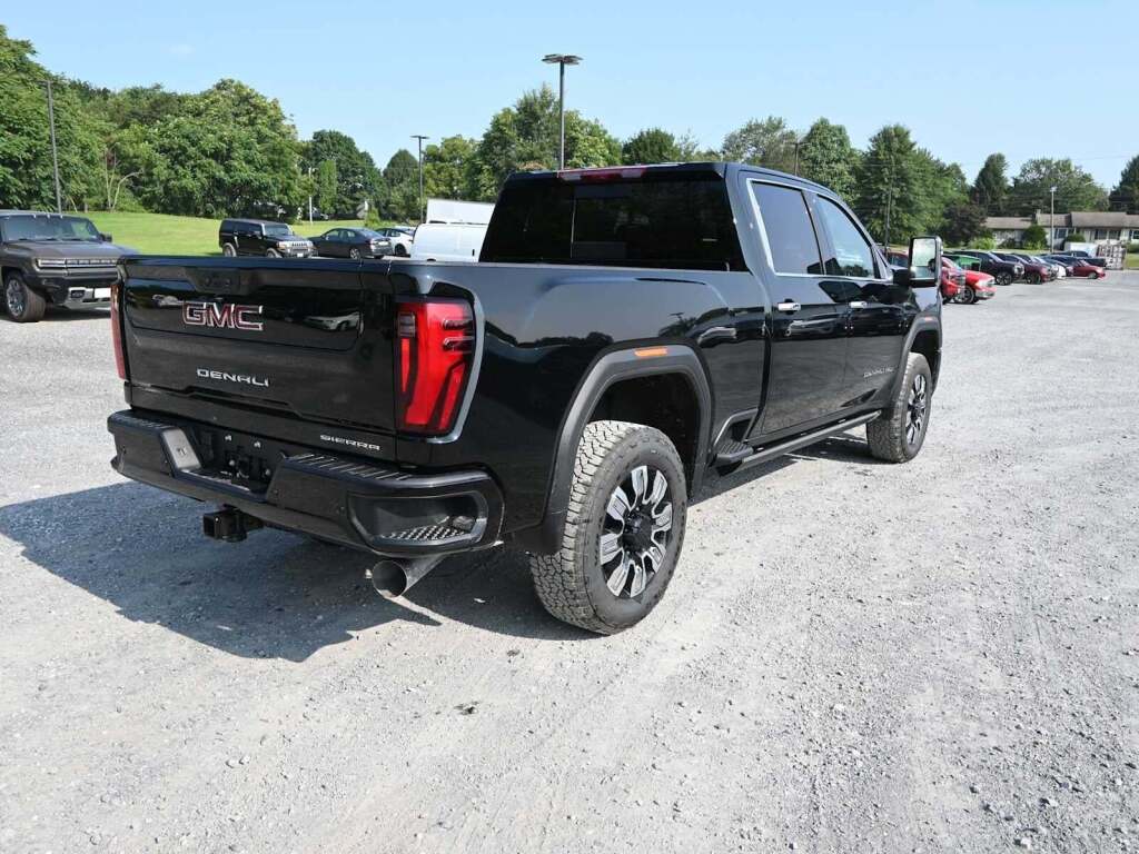 2025 GMC Sierra 2500HD Denali
