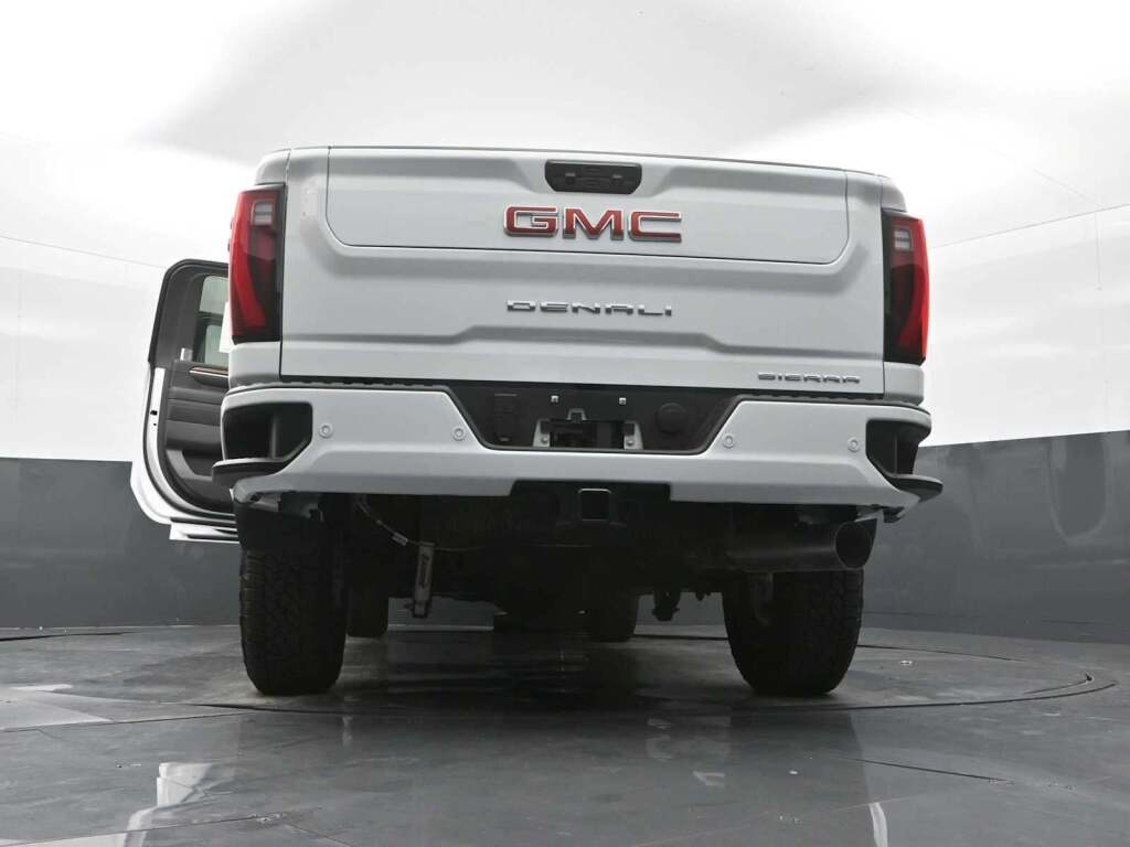 2025 GMC Sierra 2500HD Denali