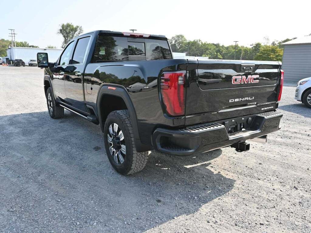 2025 GMC Sierra 2500HD Denali