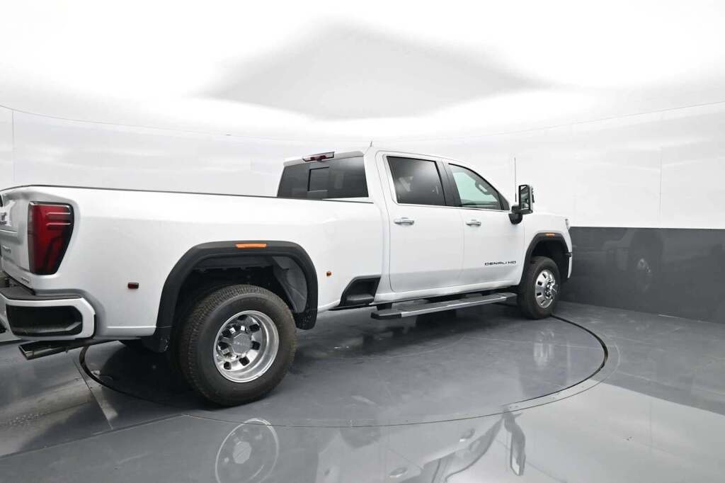 2025 GMC Sierra 3500HD Denali