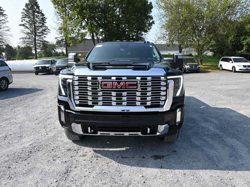 2025 GMC Sierra 2500HD Denali