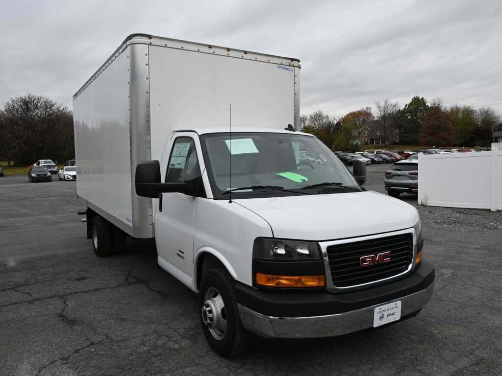 2023 GMC Savana Cutaway 4500 Van