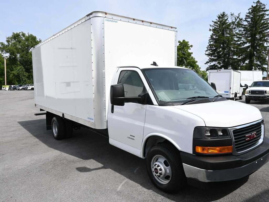 2023 GMC Savana Cutaway 4500 Van