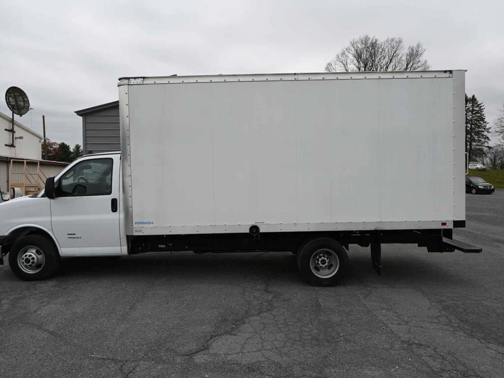 2023 GMC Savana Cutaway 4500 Van