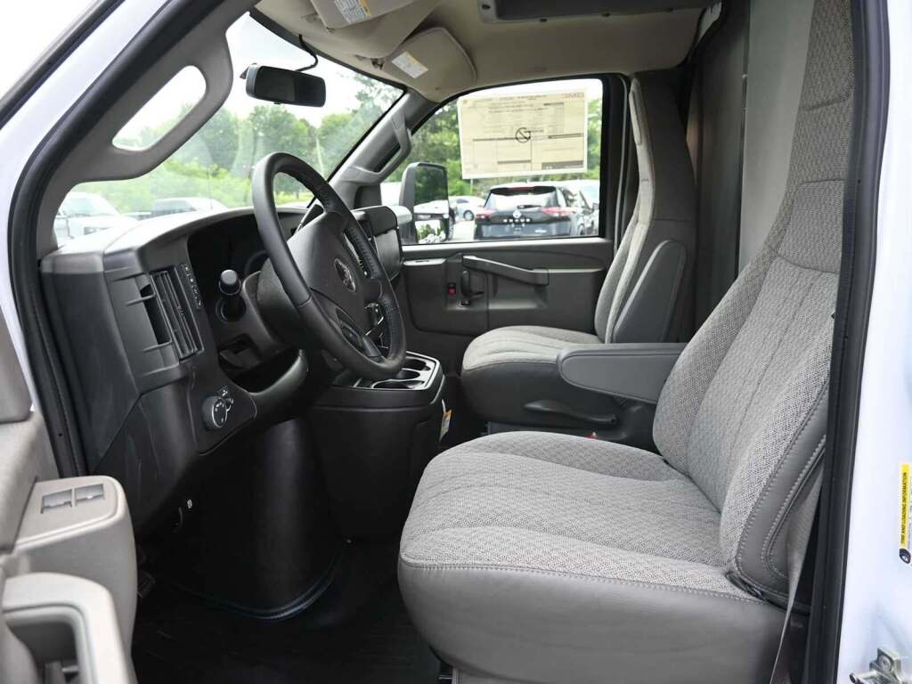 2023 GMC Savana Cutaway Work Van