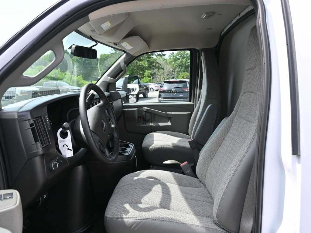 2023 GMC Savana Cutaway 4500 Van