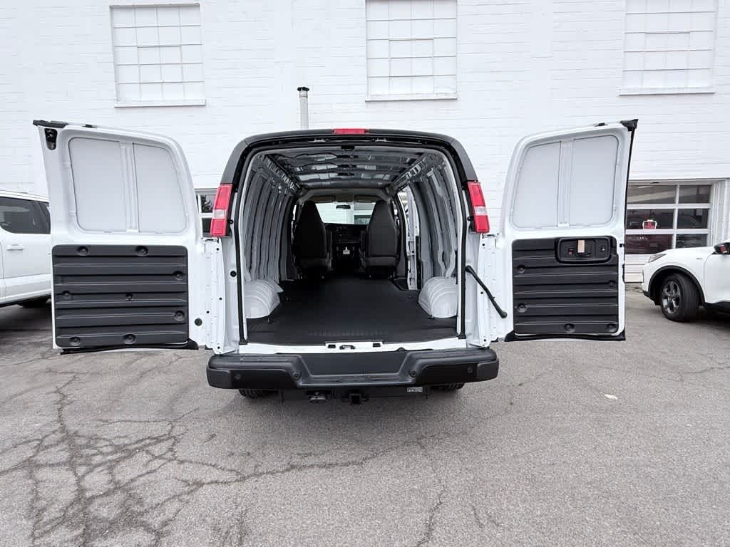 2025 GMC Savana Cargo RWD 3500 Extended Wheelbase Work Van