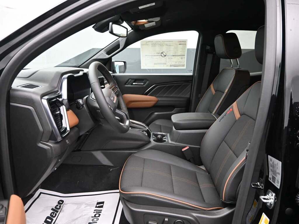 2025 GMC Canyon 4WD AT4