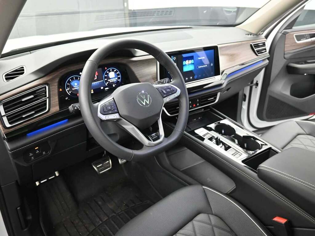 2025 Volkswagen Atlas 2.0T SEL Premium R-Line