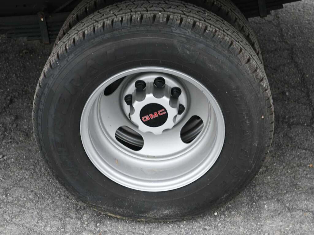 2023 GMC Savana Cutaway 4500 Van