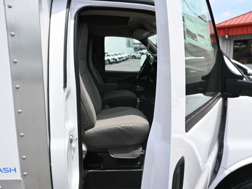 2023 GMC Savana Cutaway Work Van