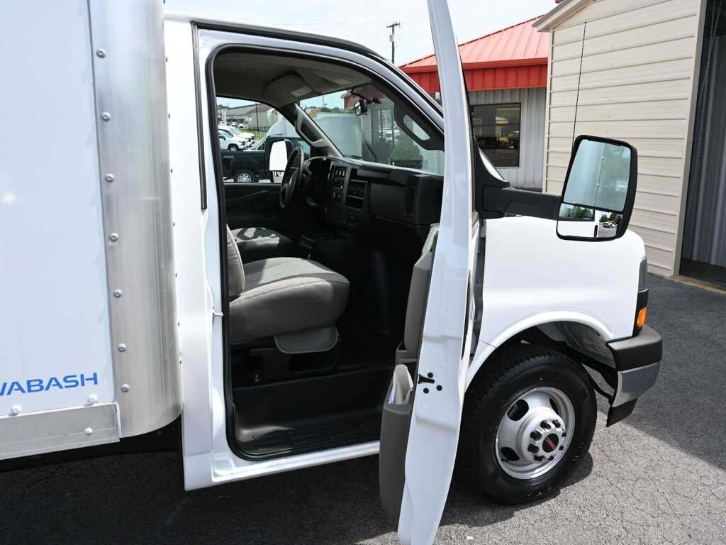 2023 GMC Savana Cutaway 4500 Van