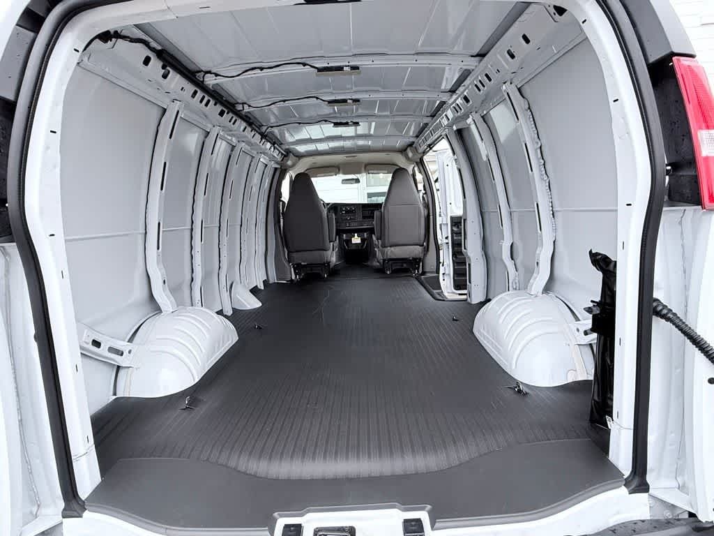 2025 GMC Savana Cargo RWD 3500 Extended Wheelbase Work Van