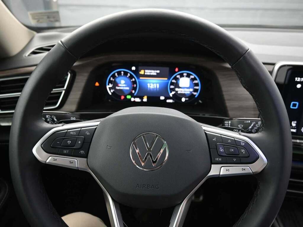 2025 Volkswagen Atlas 2.0T SEL Premium R-Line