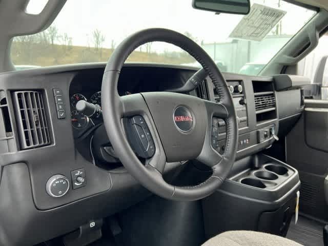 2023 GMC Savana Cutaway 4500 Van