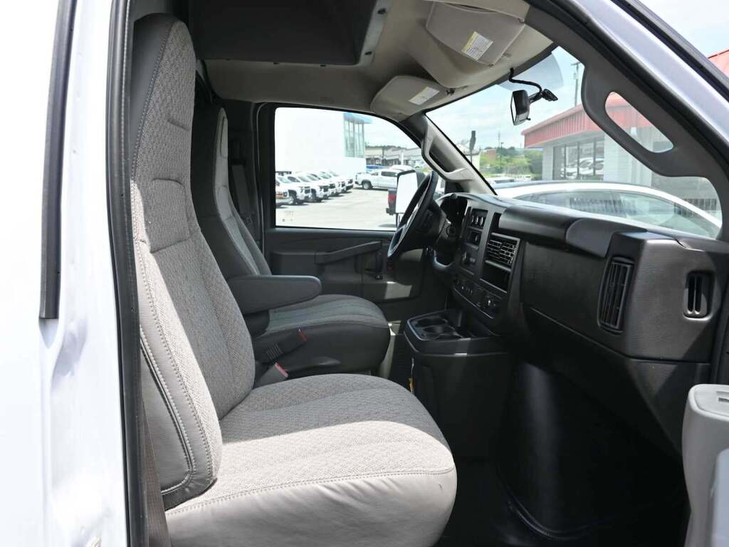 2023 GMC Savana Cutaway Work Van