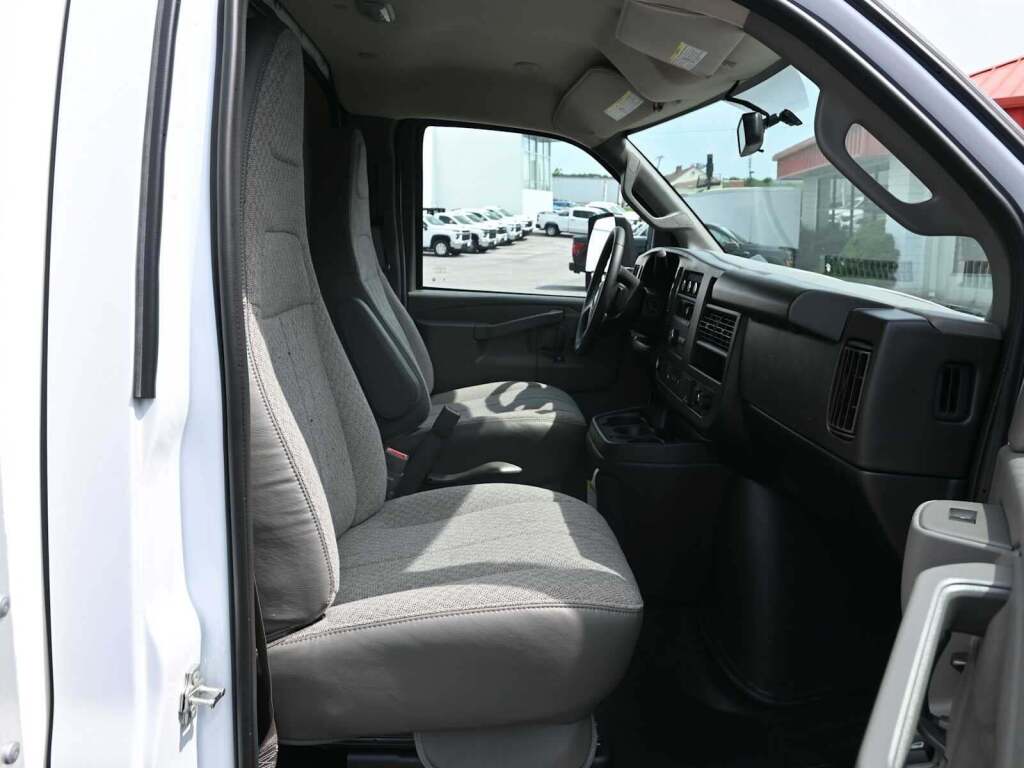 2023 GMC Savana Cutaway 4500 Van