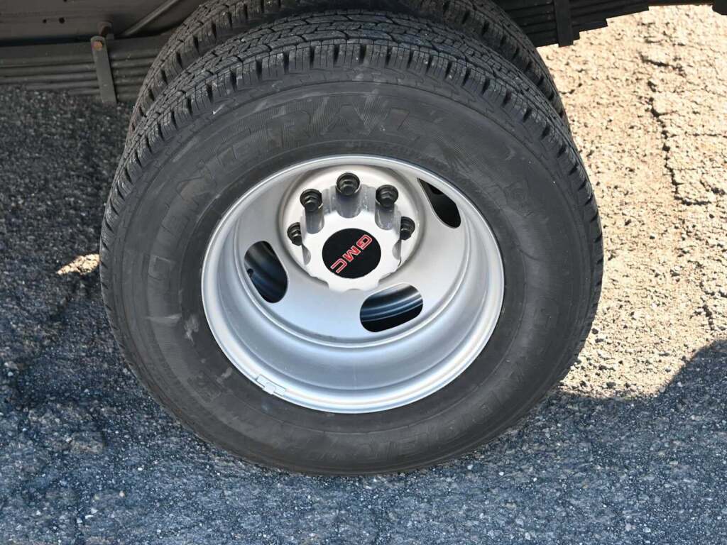 2023 GMC Savana Cutaway 4500 Van